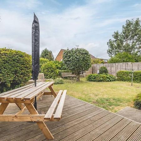 3-Bed Family Home With Parking & Large Garden ウィンザー エクステリア 写真